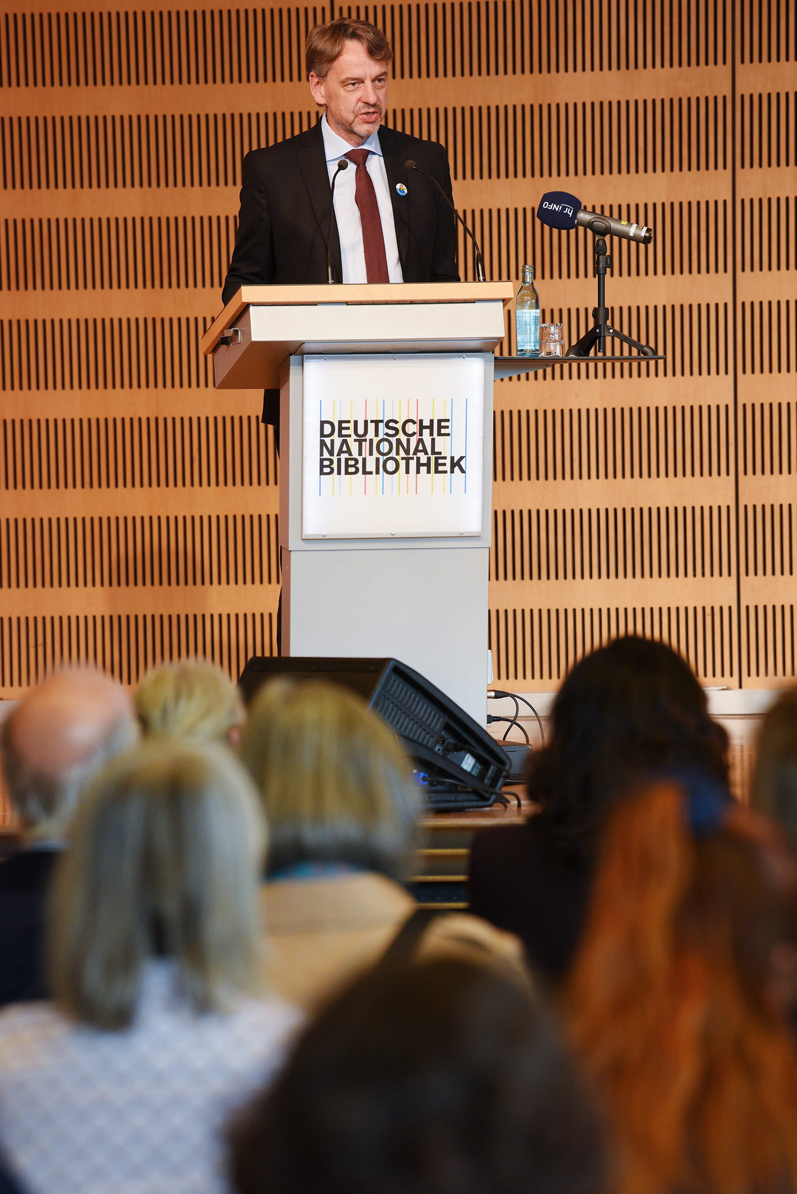 Fotoreportáž: Tisková konference a setkání se zástupkyněmi a zástupci knihkupectví ve Frankfurtu