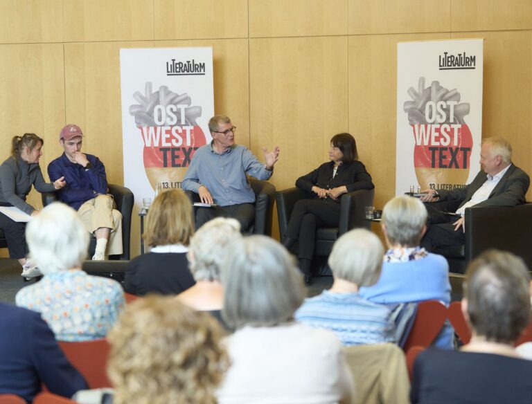 Fotoreport: Iva Proch&aacute;zkov&aacute; a Marek Torč&iacute;k na festivalu literaTurm