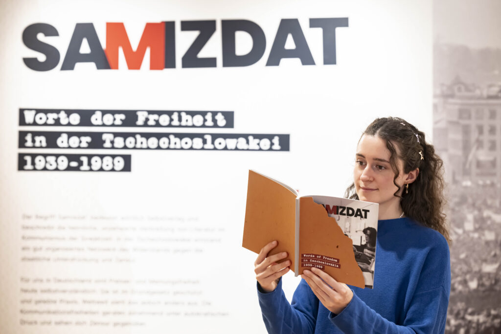 Fotoreport z výstavy Samizdat: Slova svobody v Československu v letech 1939–1989
