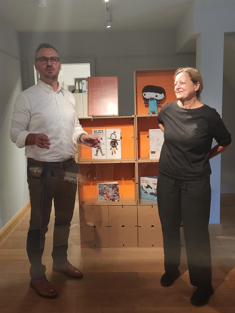 Fotoreport z vernisáže výstavy Beyond Paper Plane / Víc než jen placatý papír