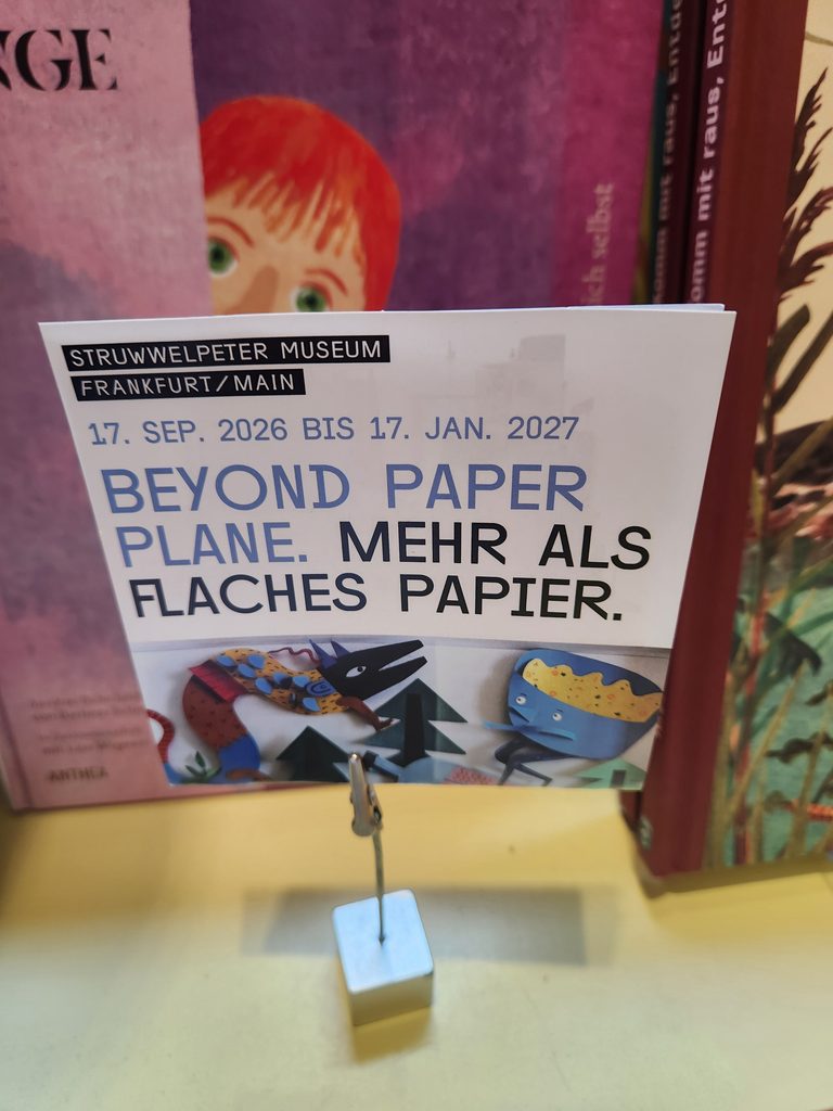 Fotoreport z vernisáže výstavy Beyond Paper Plane / Víc než jen placatý papír