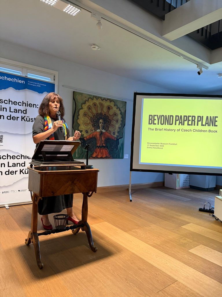 Fotoreport z vernisáže výstavy Beyond Paper Plane / Víc než jen placatý papír