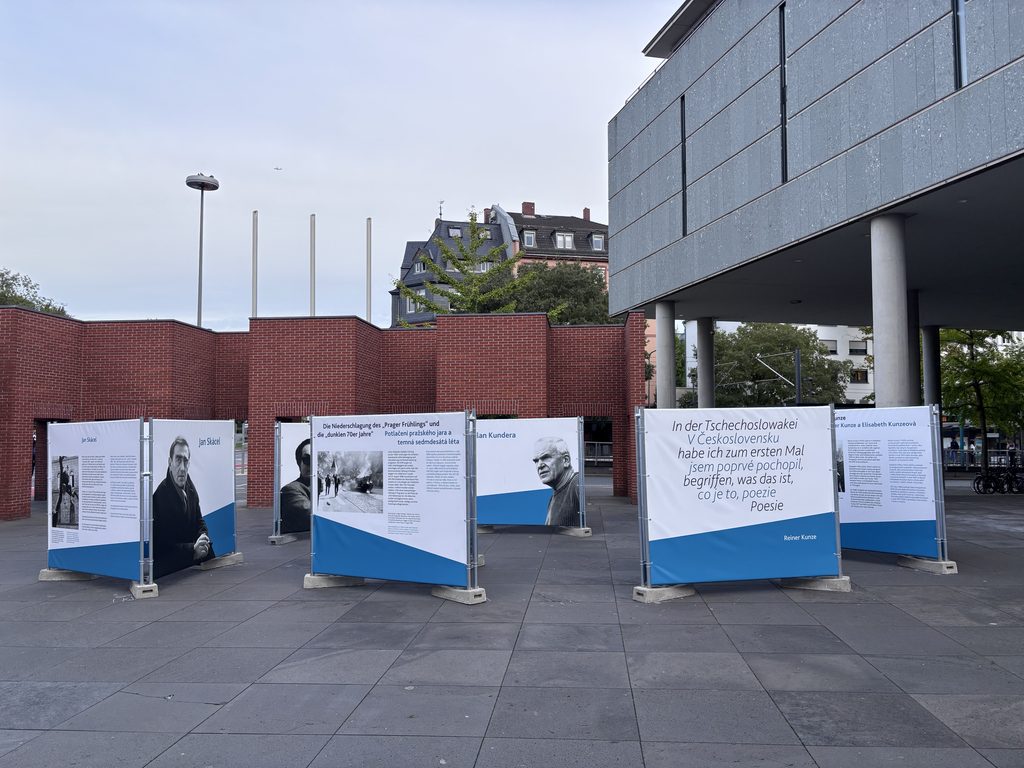 Fotoreport z výstavy Oženil jsem se s češtinou: Reiner Kunze a česká poezie